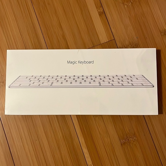Apple Magic Keyboard MLA22LL/A - Picture 1 of 4